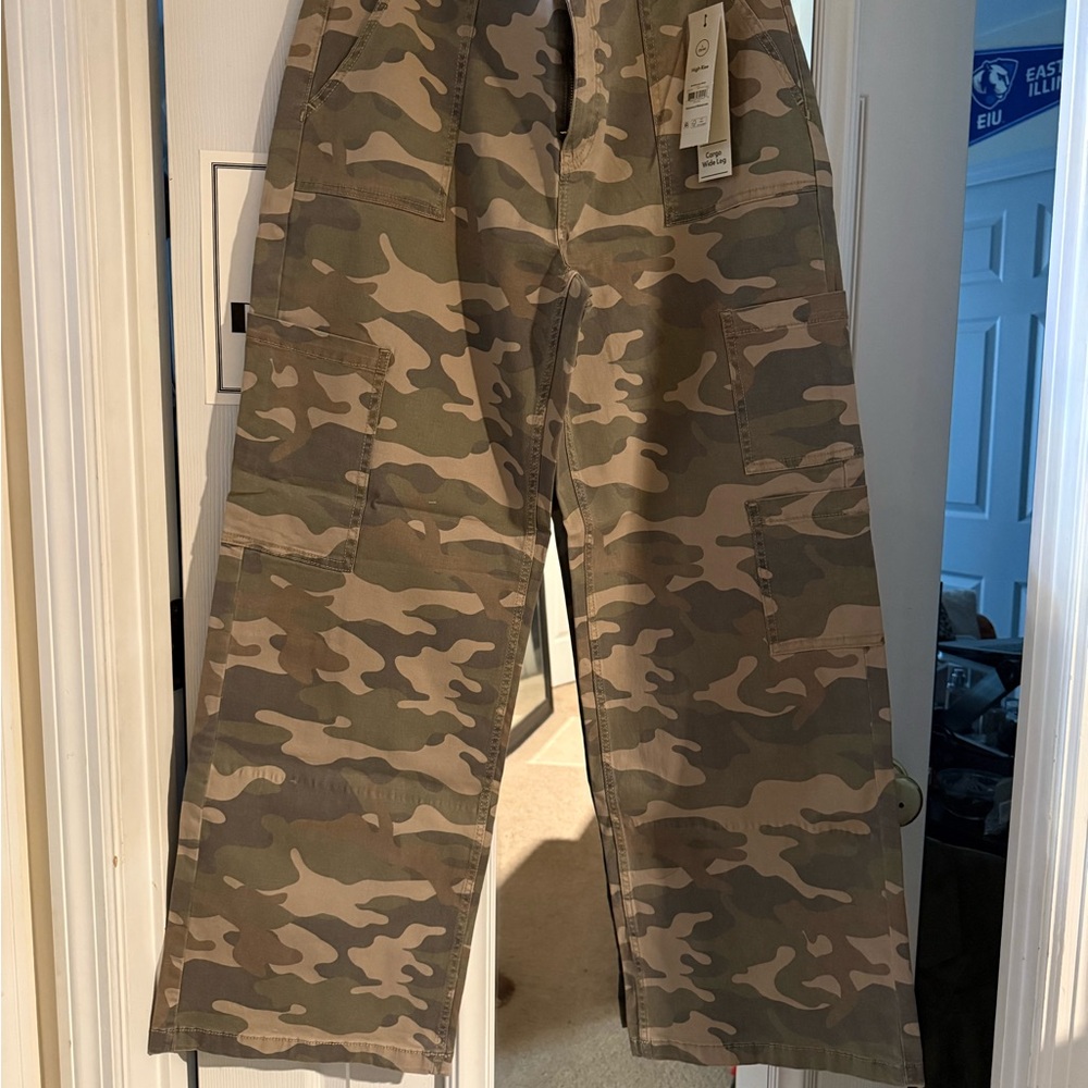 High Waist, Wide Leg Camouflage Cargo Pants